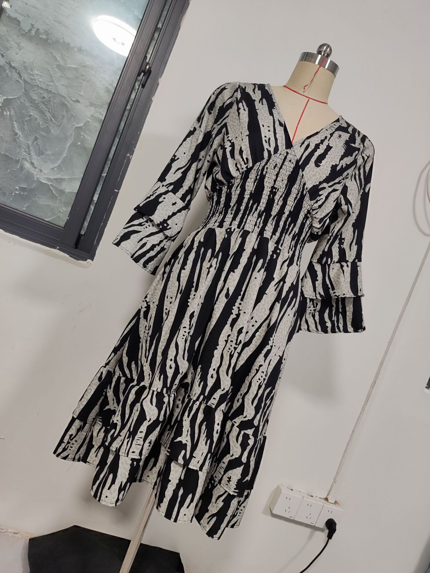 Flared Sleeve V-Neck Autumn Eight-Sleeve Printed Mid-Length Dress